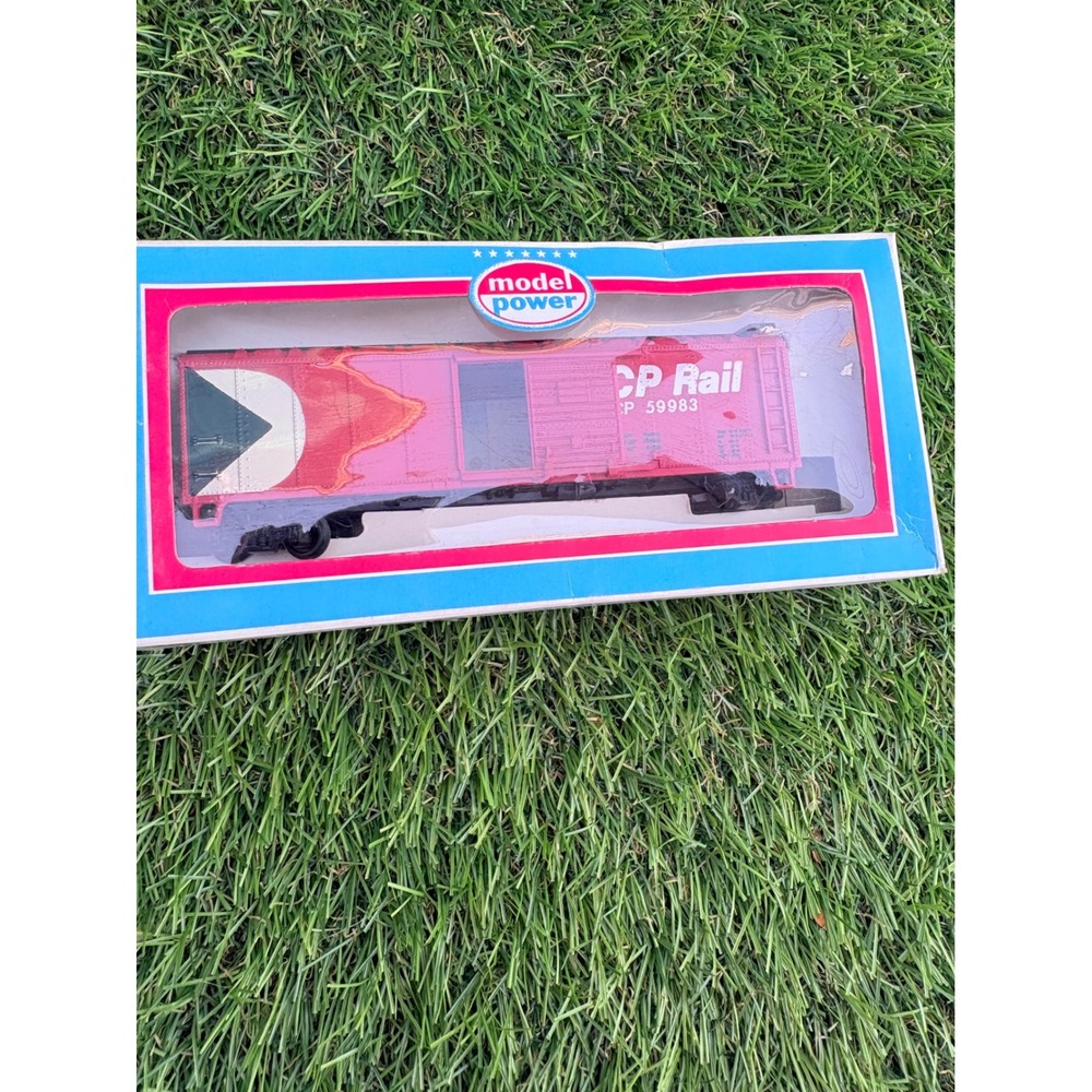 Model Power HO Scale CP Rail Sliding Door Boxcar 9010 Canadian‎ Pacific 59983